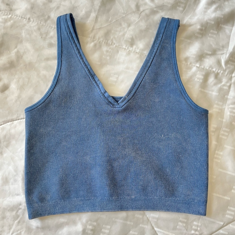 Fabletics Cloud Seamless V-Neck Cropped Rib Tank in Light Indigo